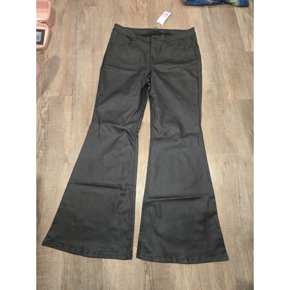 Wild Fable Black Faux Leather Bootleg Pants Size L